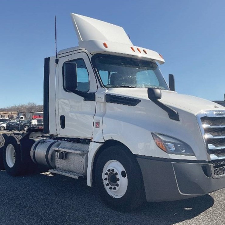 2018 FREIGHTLINER CASCADIA 126