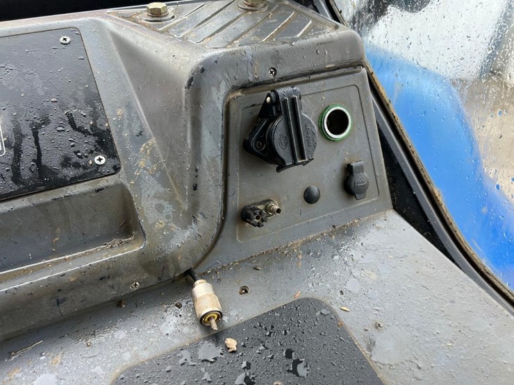 new-holland-tm150-image-34