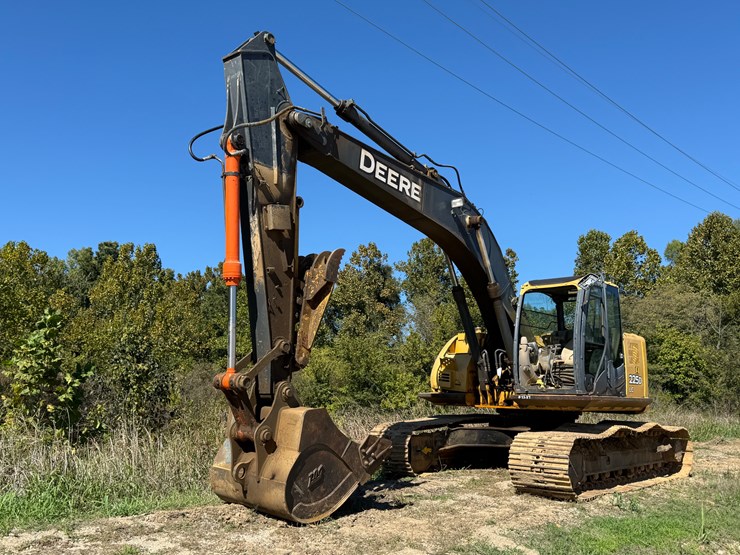 deere-225d-lc-image-2