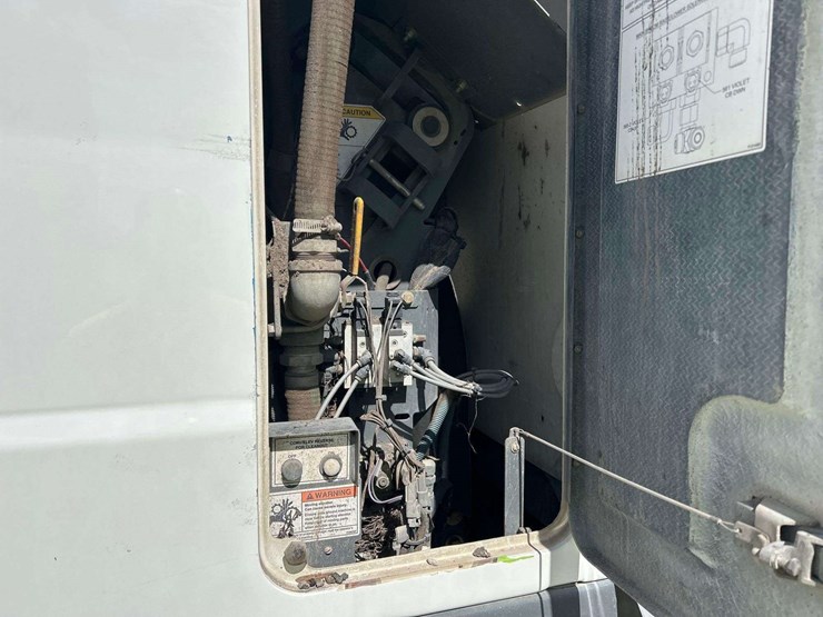 2020-freightliner-m2-106-elgin-eagle-series-4mf-street-sweeper-truck-image-29