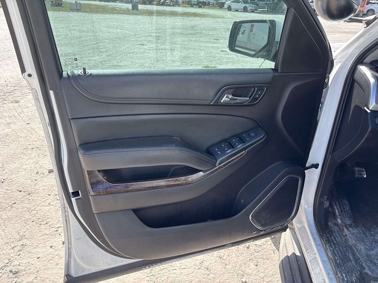 2016-chevrolet-tahoe-image-11