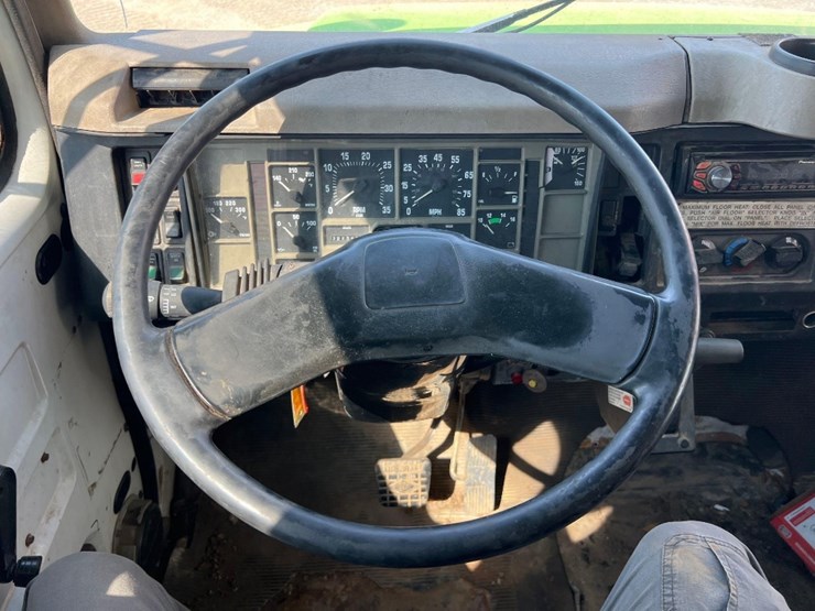 2001-international-4700-image-44