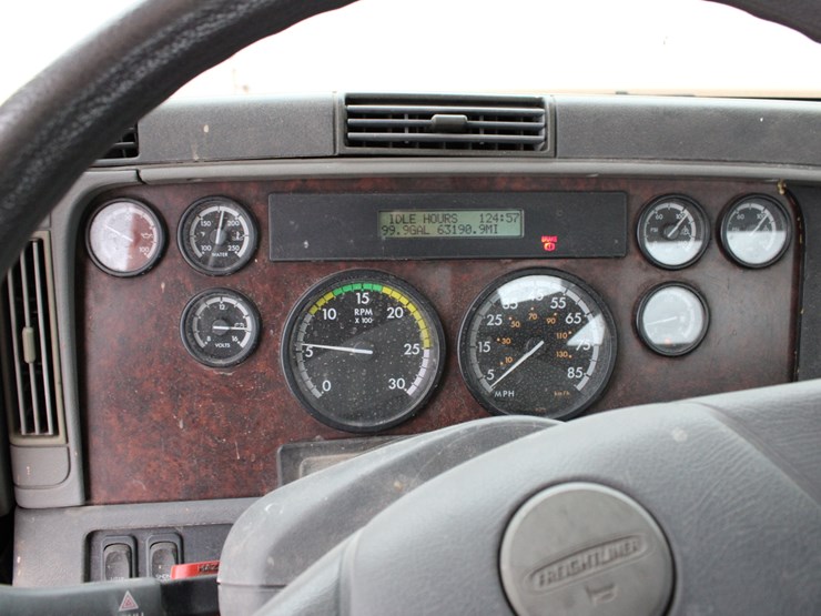 #2063-•-#2063--2006-freightliner-century-classic-s/t-semi-image-42