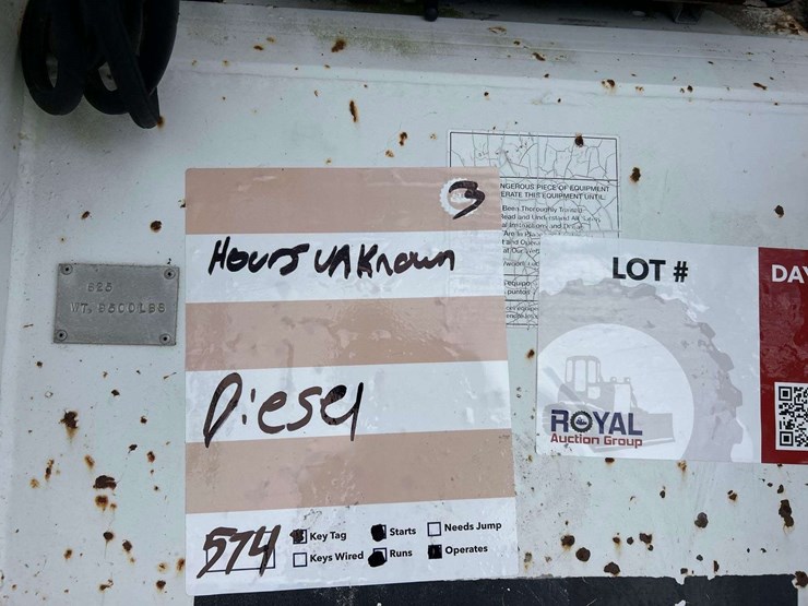 woodchuck-altec-at37g-37ft-insulated-rover-bucket-lift-image-21