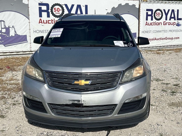 2017-chevrolet-traverse-ls-image-24