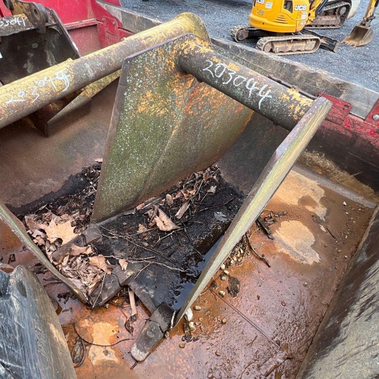 24" EXCAVATOR BUCKET