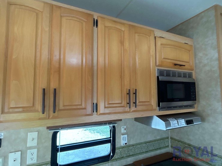 2008-41ft-kz-sportsman-police-bunk-5th-wheel-tri-axle-travel-trailer-image-11