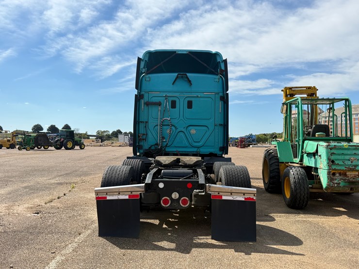 2015-freightliner-cascadia-113-image-6