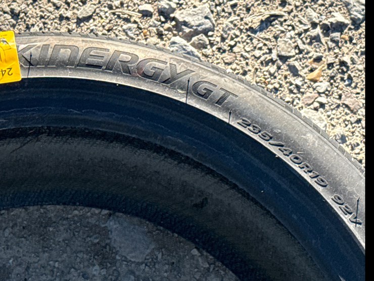 #2807-•-(1)-235/40r19-tire-inv#-2807-image-6
