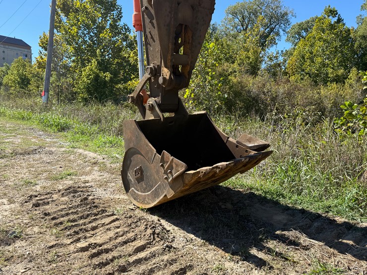 deere-225d-lc-image-12