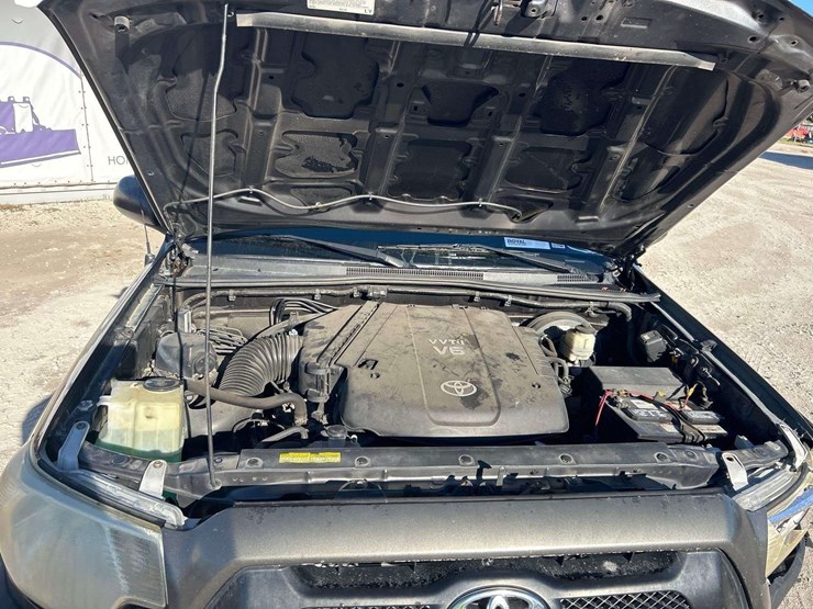 2013-toyota-tacoma-image-9