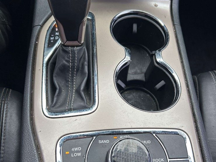 2016-jeep-grand-cherokee-image-19