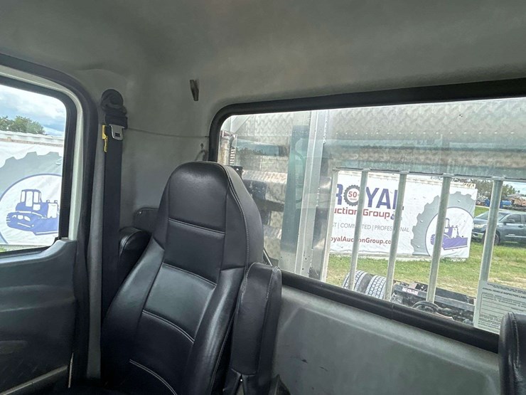 2014-mack-cxu613-t/a-wet-kit-day-cab-truck-tractor-image-18