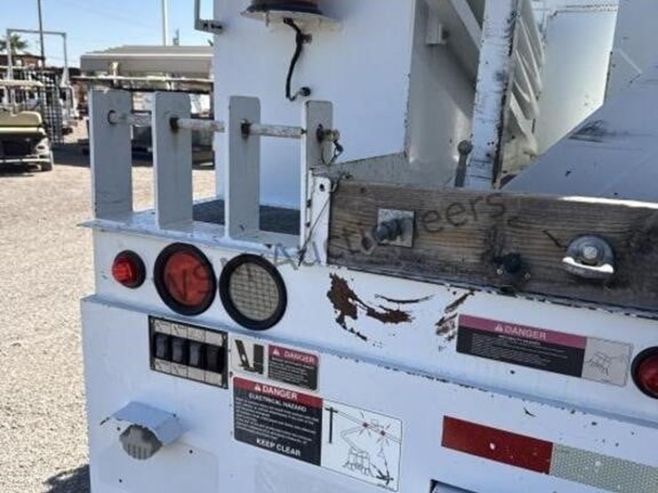 2013-international-7400-image-9