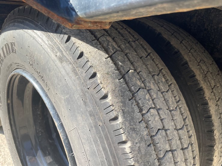 #1010-•-2023-pj-trailers-26'-tandem-dual-axle-deck-over-trailer,-(has-title)-image-32