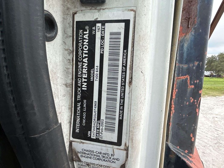 2003-international-7400-image-5