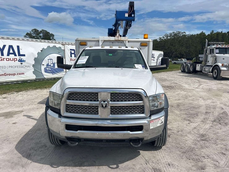 2015-ram-5500-versalift-sst-40ne-40ft-sign-bucket-truck-image-30