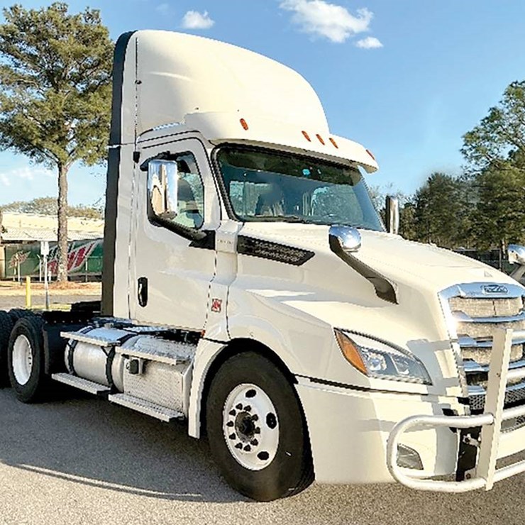 FREIGHTLINER CASCADIA 126