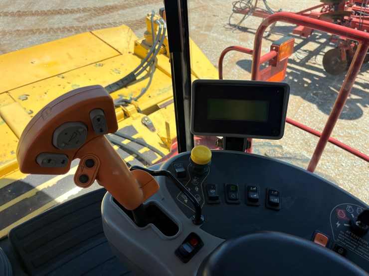 2009-new-holland-h8060-image-28