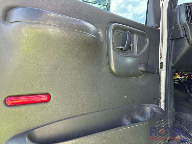 2007-gmc-c8500-altec-dl45tr-insulated-material-handling-digger-derrick-truck-image-9