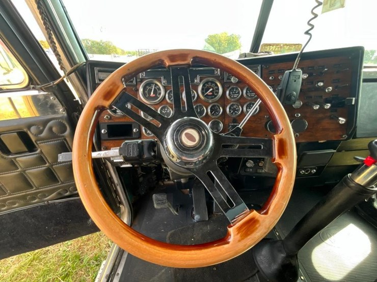 1998-peterbilt-379-image-44