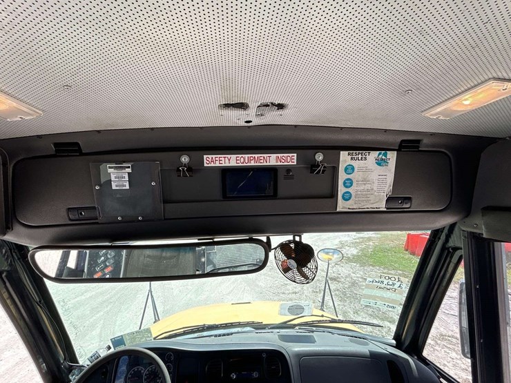 2007-freightliner-b2-image-15