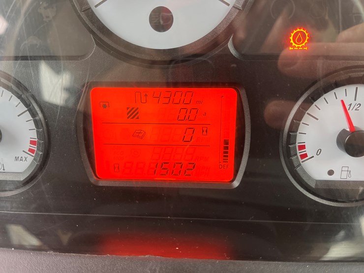 2017-massey-ferguson-4710-image-21