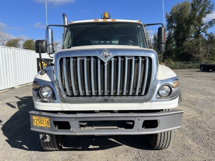 2009-international-7600-image-8