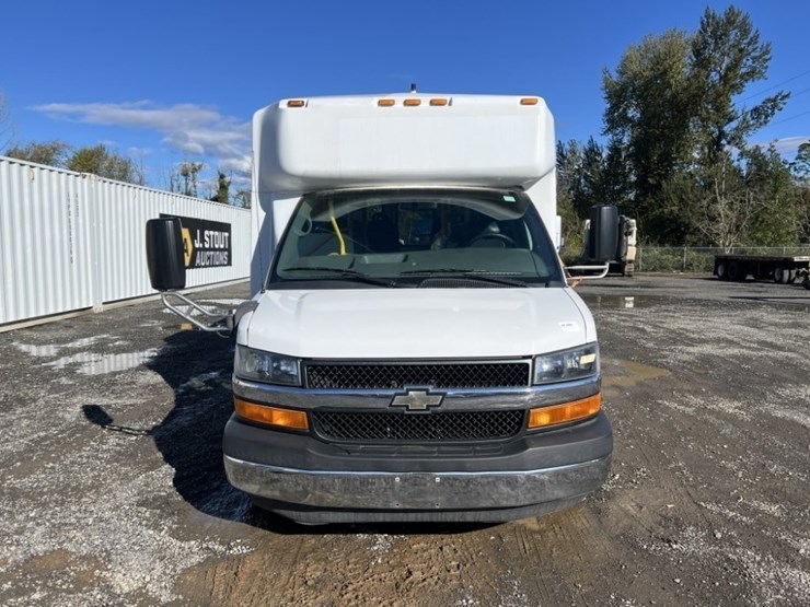 2014-chevrolet-express-paratransit-bus-image-8