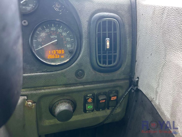 2016-peterbilt-320-image-14