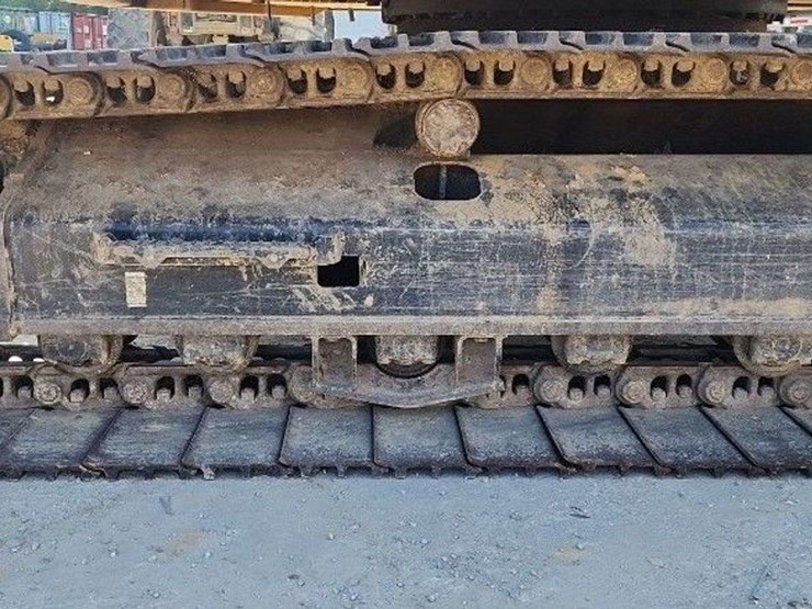 2019-caterpillar-325f-image-29