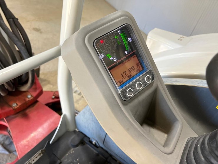 takeuchi-tb240-image-28