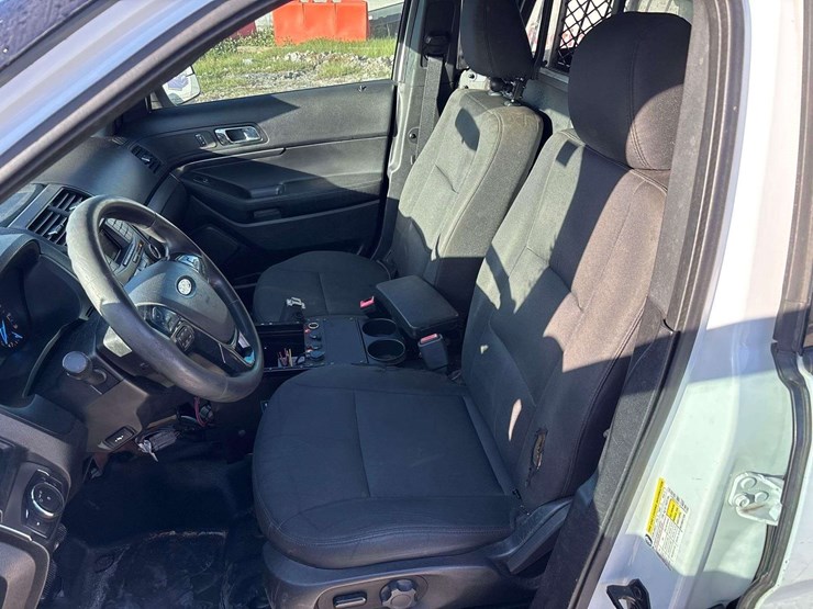 2018-ford-explorer-image-12