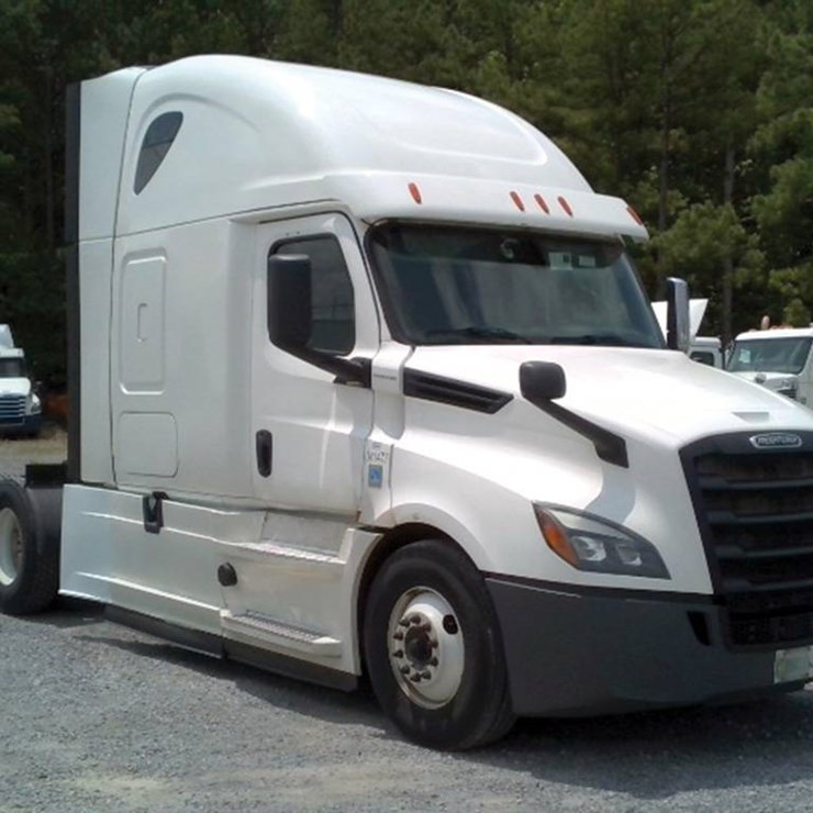 2020 FREIGHTLINER CASCADIA 126