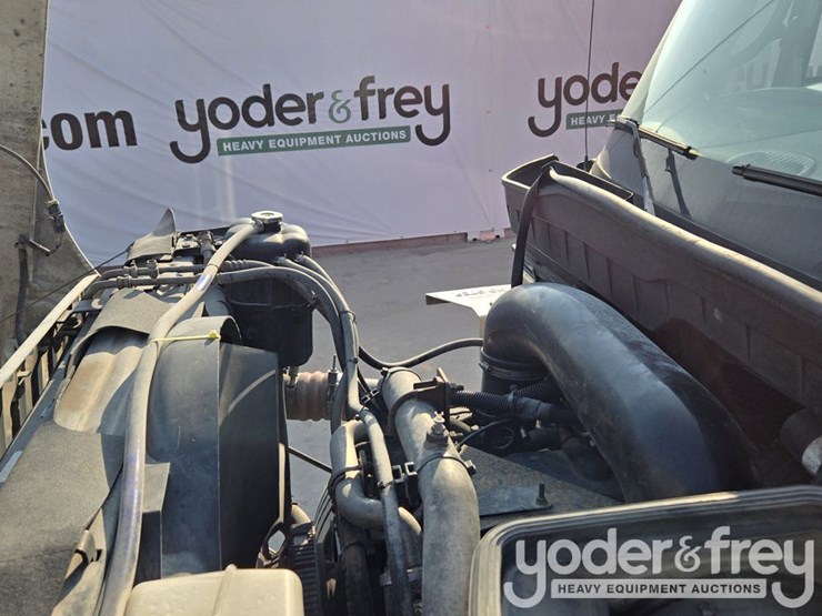 2009-international-7300-image-34