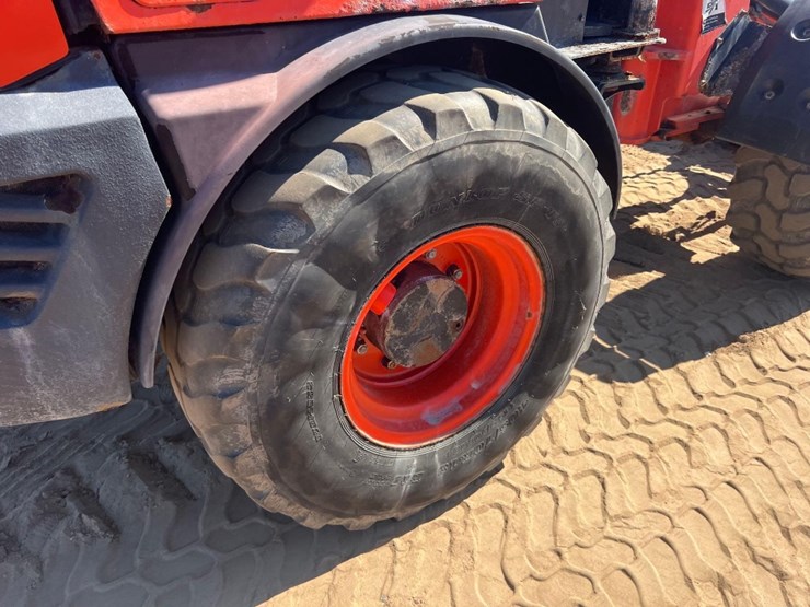2019-kubota-r630-image-11