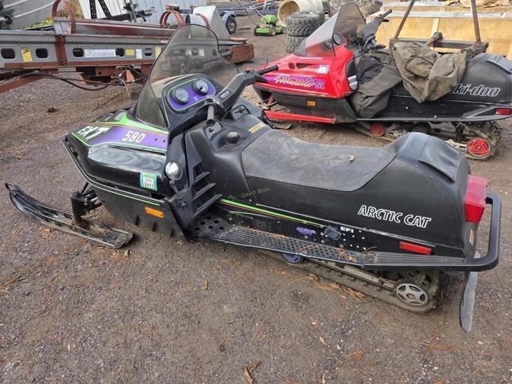 caterpillar-580-image-3