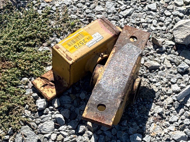 #2578-•-lot-of-(2)-shaft-carriers-inv#-2578-image-3