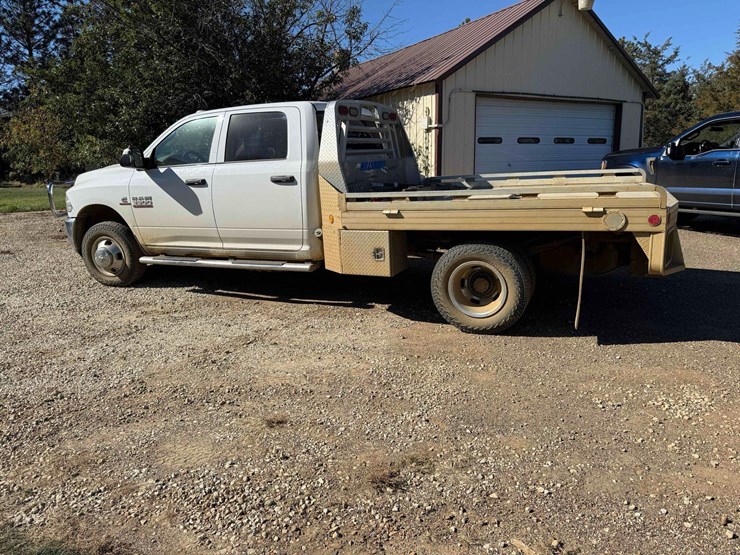 2015-dodge-3500hd-image-3