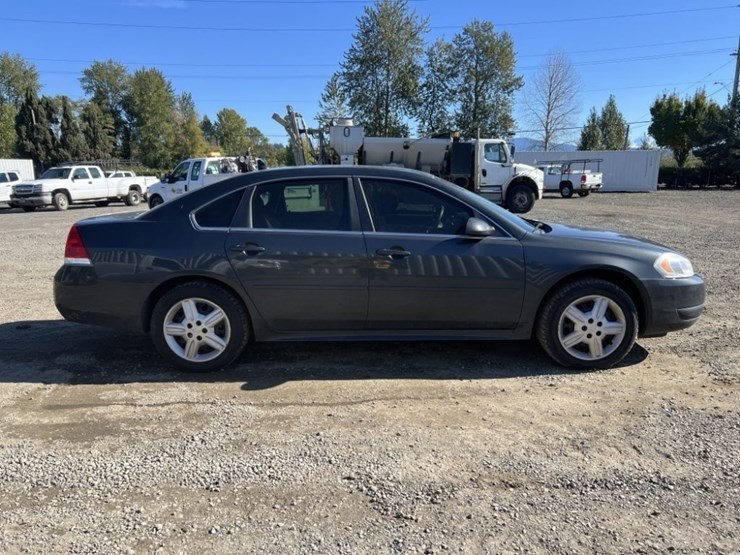 2012-chevrolet-impala-sedan-image-3