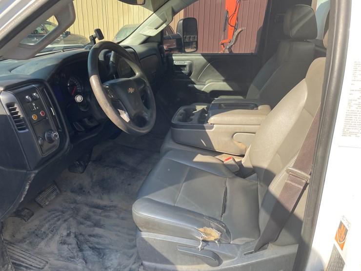 #1007-•-2017-chevy-3500-diesel-utility-truck,-(has-title)-image-29