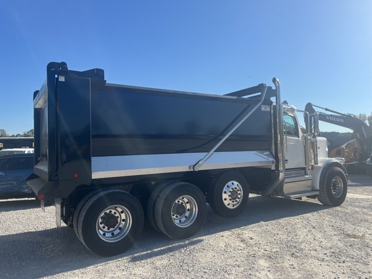 #4709-•-2025-peterbilt-589-tri-axle-dump-truck-image-8