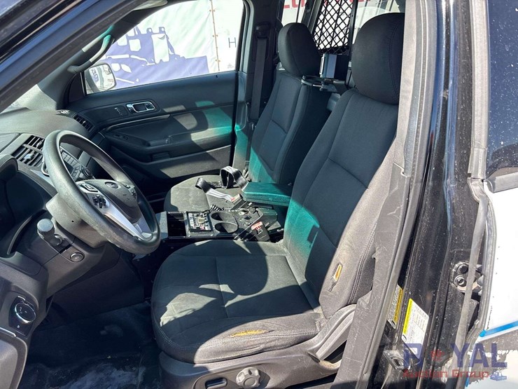 2015-ford-explorer-image-12