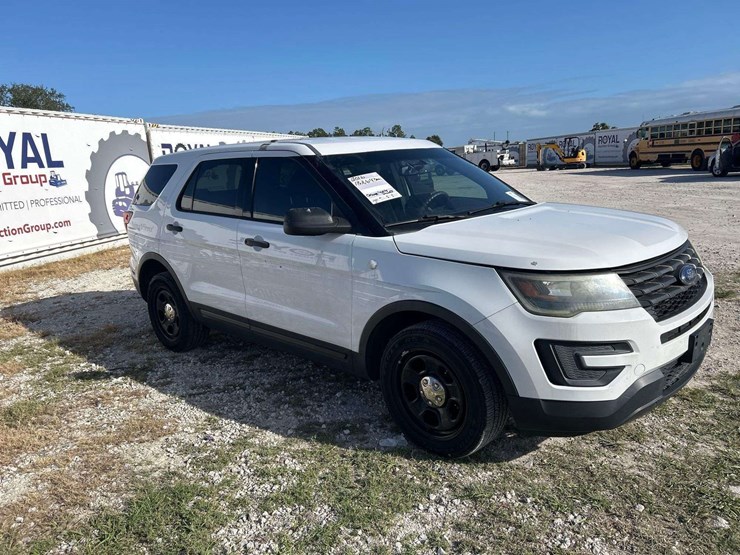 2016-ford-explorer-image-2