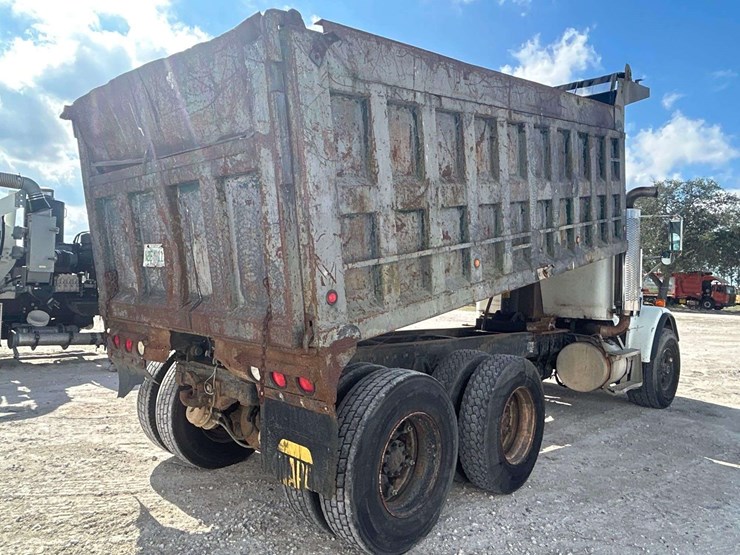 1996-freightliner-fld112sd-t/a-dump-truck-image-3