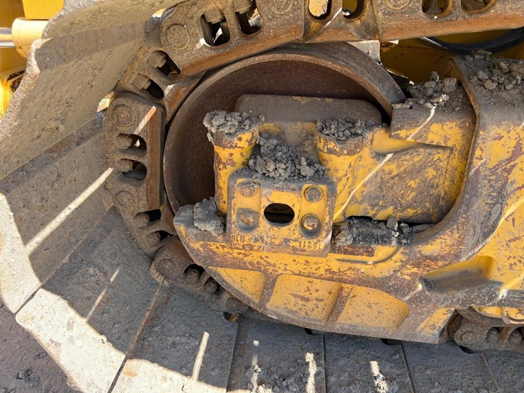 2016-komatsu-d61px-24-image-12