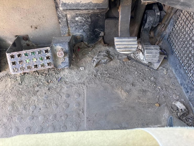 2007-caterpillar-725-image-23