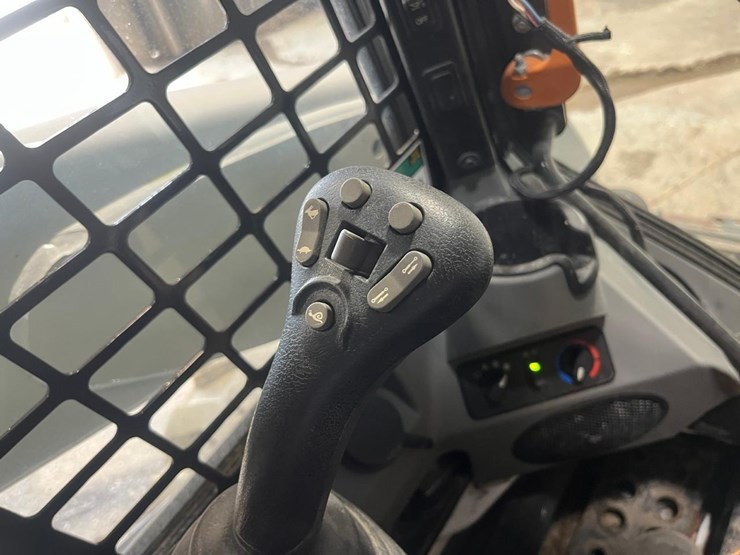 2023-bobcat-s650-image-30