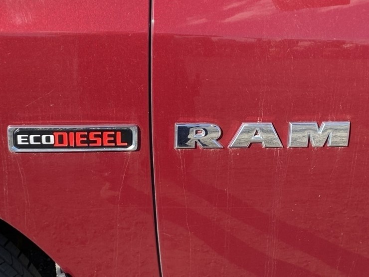 2015-dodge-ram-crew-cab-4wd-pickup-image-10