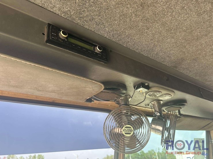 2012-crane-carrier-low-entry-t/a-rear-loader-garbage-truck-image-28